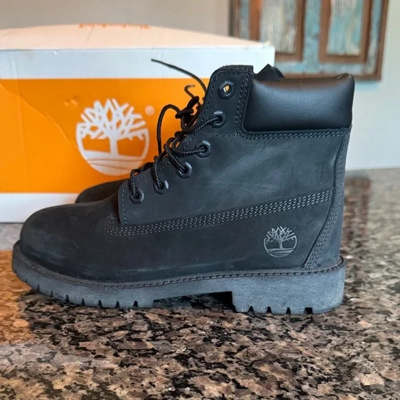 Timberland Charcoal Black Boots EUC 5.5Y - Picture 1 of 15